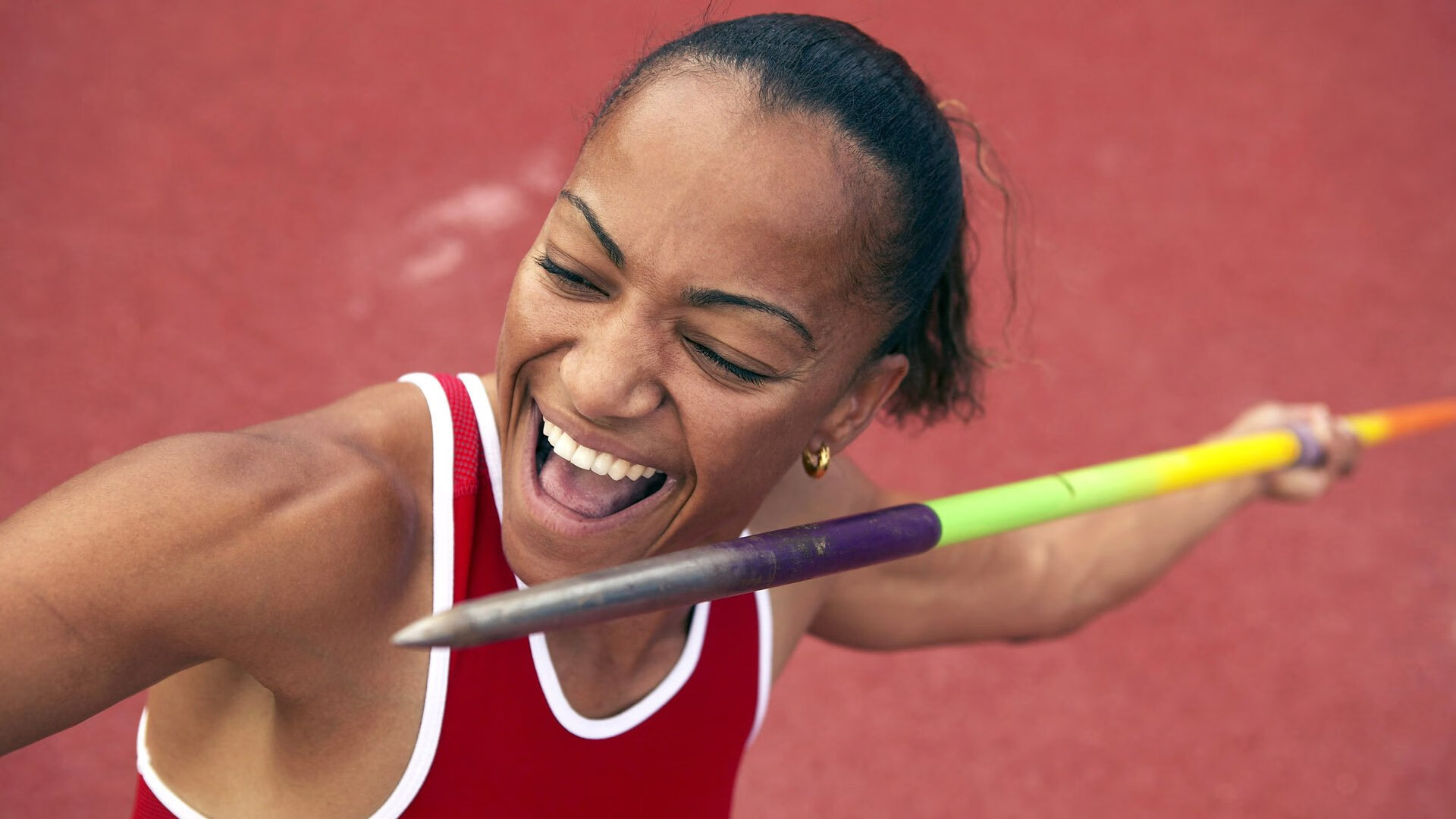 意大利骑手拉里萨·保利斯在2024年巴黎奥运会盛装舞步比赛中以“Luna”马匹获得第七名，展现出色表现。